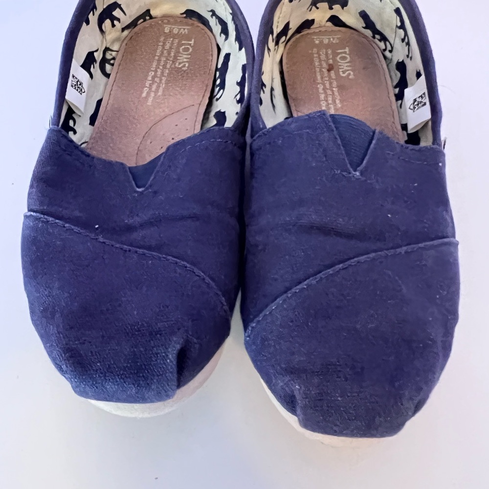 Navy slip on toms
